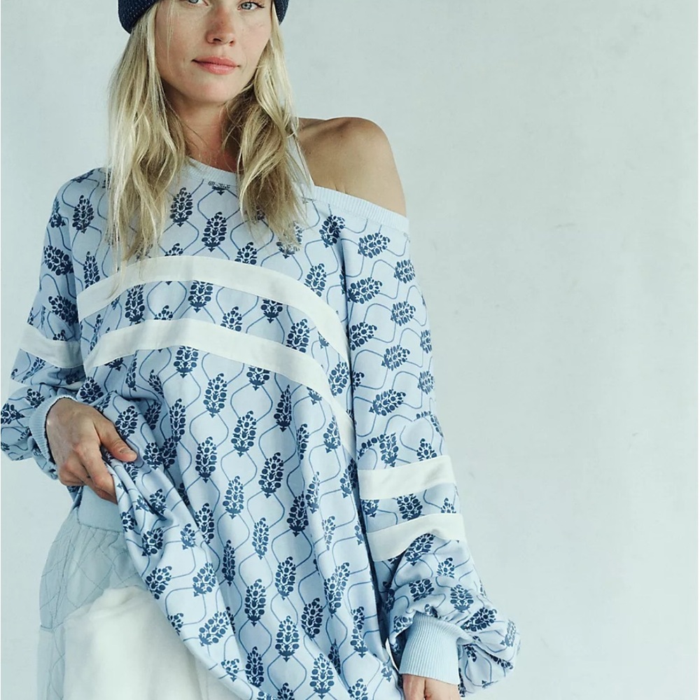 Free People FP Movement Post Up Logo Layer - Small Blue - NWOT $98